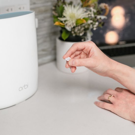 ראוטר אלחוטי NETGEAR Orbi 4G LTE Advanced Tri-band LBR20