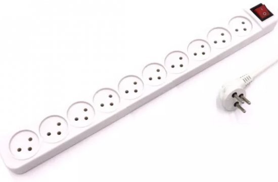 רב שקע 10 עם כבל 3x1.5מ''מ באורך 3 מטר + מפסק מבית Luggar