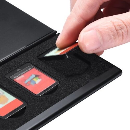 366533_b_1.jpg מארז אחסון כרטיסי משחק Nintendo Switch מבית FUNLAB - צבע שחור
