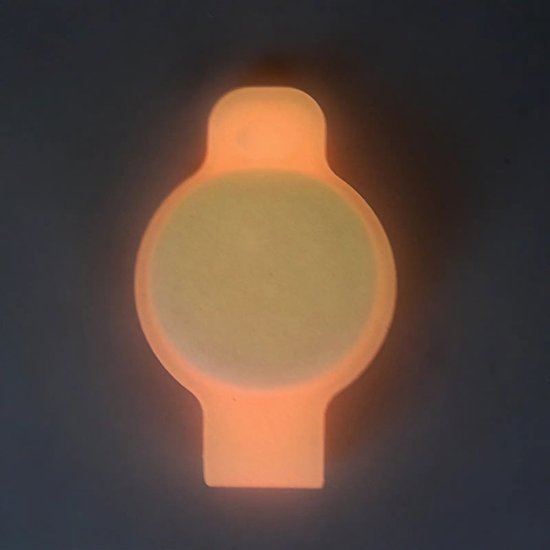 420568_b_1.jpg כיסוי מגן מסיליקון ל-Apple AirTag דגם Exonox מבית Camel Mountain - צבע פודרה זוהרת